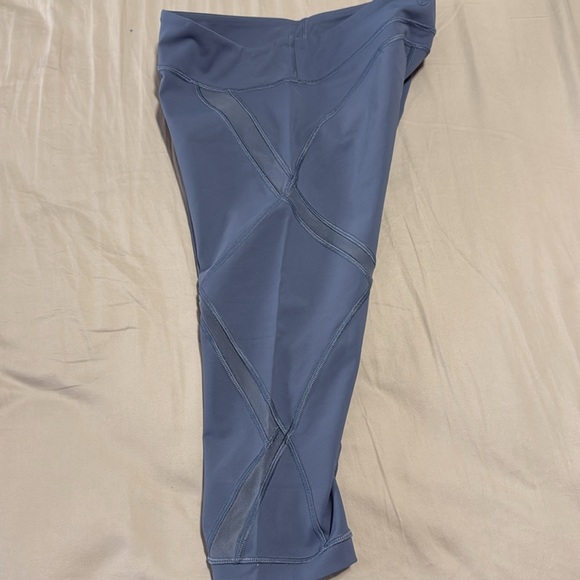 Lululemon capri - Picture 2 of 3